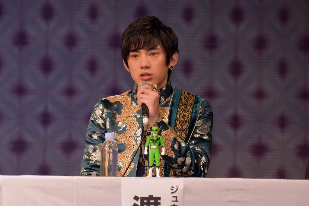 「動物戦隊ジュウオウジャー」出演時代のケンケン（当時 渡邉剣）の写真。